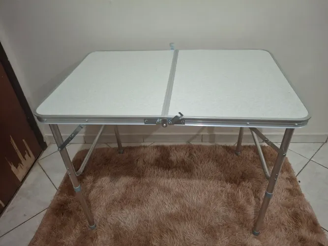 Mesa desmontável 