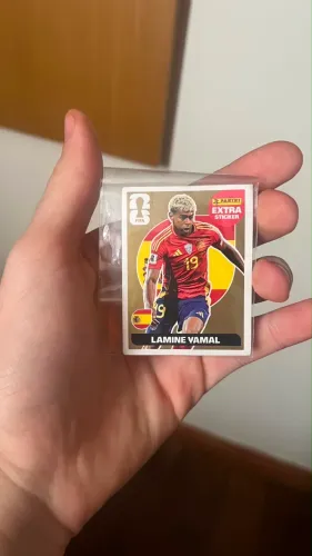 FIGURINHA LEGENDS - LAMINE YAMAL OURO