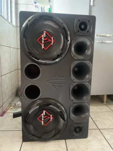 Vendo caixa de som alto motivo