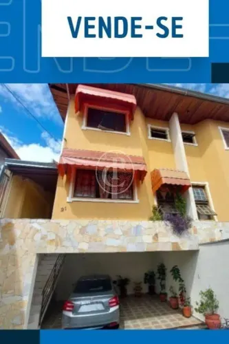 Sobrado com Suíte - 4 Vagas - Área de Churrasqueira - Rua Sem Saída