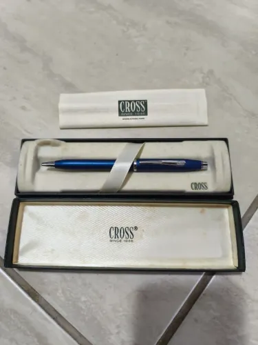 Caneta esferográfica CROSS c/ estojo original e Garantia Vitalício . Necessita Recarregar.