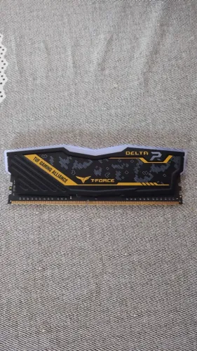 Memoria RAM DDR4 TUF GAMING T-Force Delta R de 8GB
