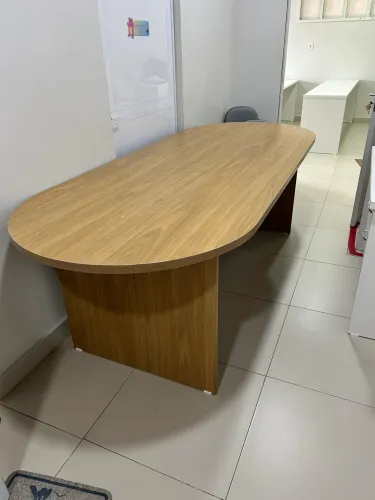 Mesa de sala de reunião 