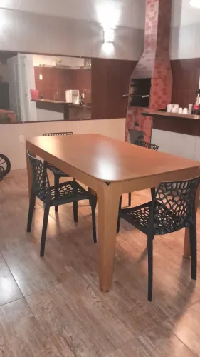 Vendo Mesa e Cadeiras