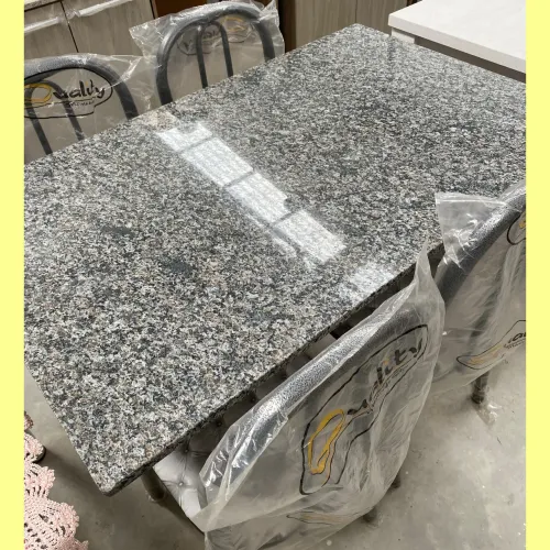 Mesa com 4 cadeiras - entrego