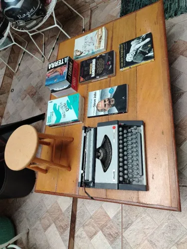 Vendo mesa de centro madeira demolição medida 1.20 x0 90