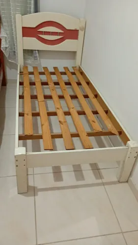 Cama de Madeira