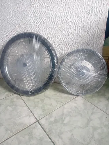 Vendo roda da bis 2027 125 + 1 pneu novo