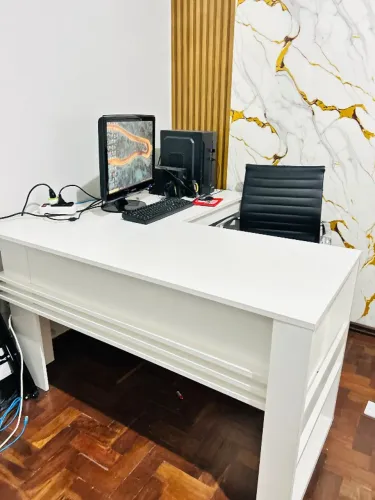 Mesa de computador em L