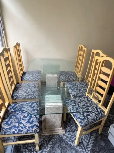 Conjunto Mesa de Jantar 6 Lugares Grande com Tampo de Vidro e Cadeiras Vintage