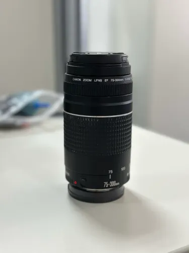 Canon  ef 75-300mm 4 -5.6
