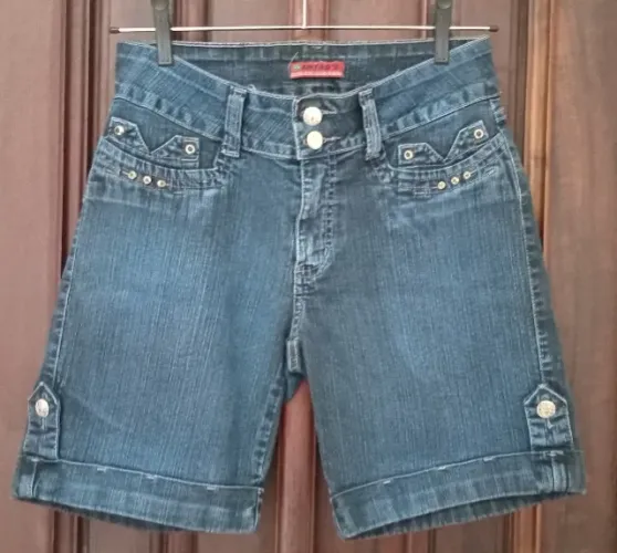 Bermuda Jeans Azul escuro feminina tam 40 Desapego Usado novíssima