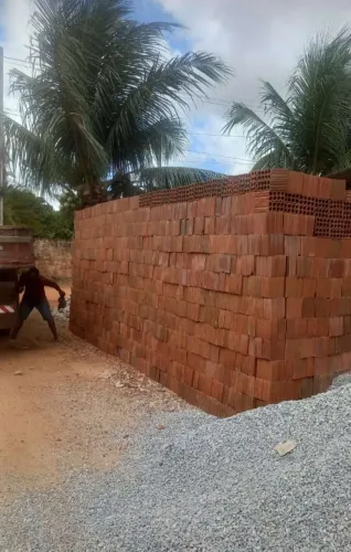 Vendo tijolos areia brita pedras aterro