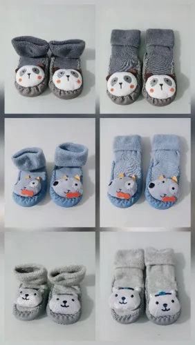 Vendo esse kit de pares de meias pantufas novos ótima qualidade menino 1/2 anos