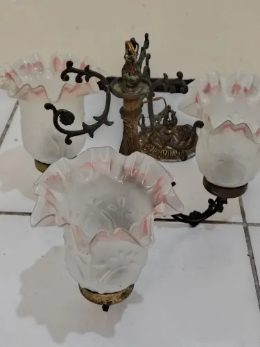 Lustre com cúpula 