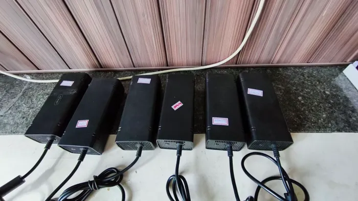 Fonte paralelas para Xbox 360 com defeito