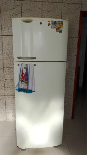 Vendo Geladeira e Máquina de Lavar - Bom Estado