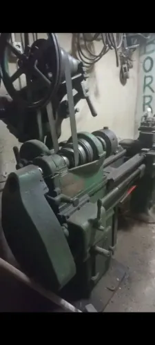 Torno mecânico disponível