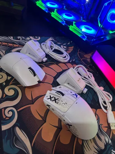 Mouse Gamer Sem Fio Attack Shark X11 Branco + Dock de Carregamento
