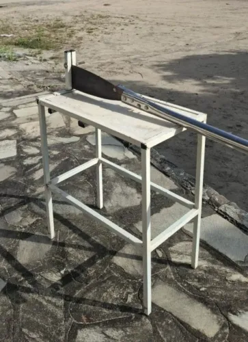 Equipamento para cortar coco verde