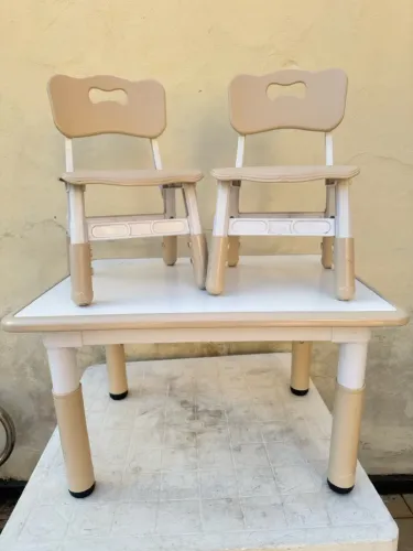 Mesa Infantil Reforçada com Regulagem de Altura + 2 Cadeiras - EUA