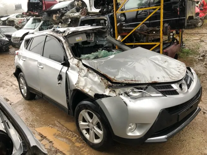 Rav4 2014 2.0 4x4 vendido em peças 