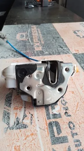 Tranca de porta dianteira Volkswagen gol e voyage
