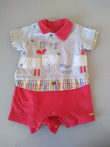 Macacão tamanho P (1-3 meses), marca Pinoti