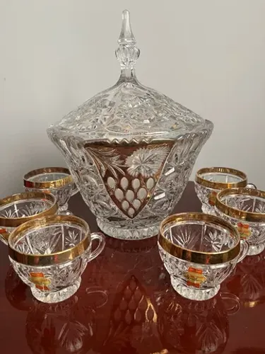 Antiga e bela poncheira com 6 canecas em cristal Bleikristall