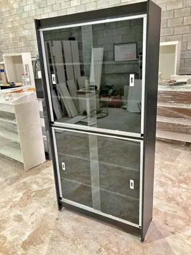 Estante expositor 4 portas correr Preta mdf