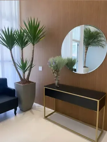 Vaso de polietileno com planta