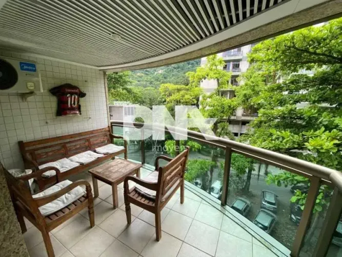 Flat - / Residencial / Lagoa