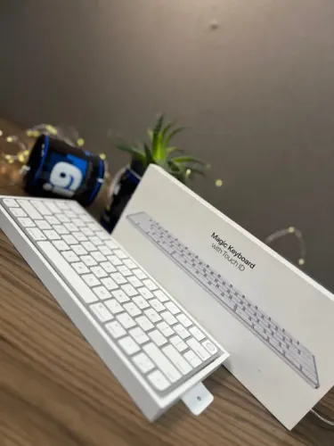 Magic Keyboard with Touch ID Model A2449 Acompanha caixa 3 meses de garantia R$950,00