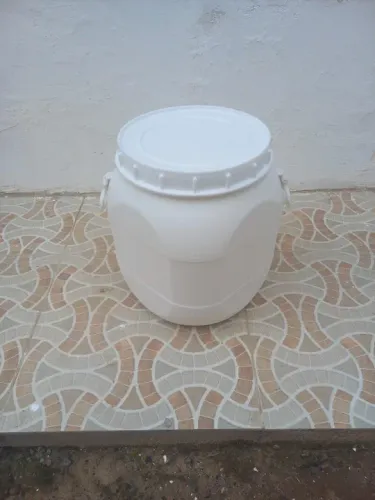 Bombona plástica balde de 45 litros de bocão com tampo rosqueável