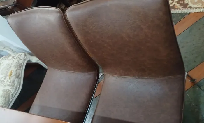 Conjunto de 4 Cadeiras de Courino Marrom e pés inox Maria Alice Decorações novinhas!