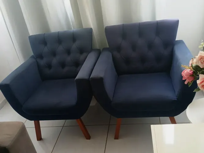 2 Poltronas pés de madeira Azul