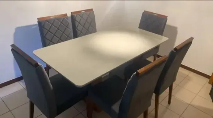 Mesa de jantar 6 lugares (cadeira cinza em madeira 