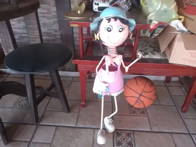 Boneca de lata 