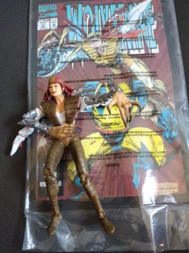 Boneco de Ação Lady Deathstrike Marvel Legends