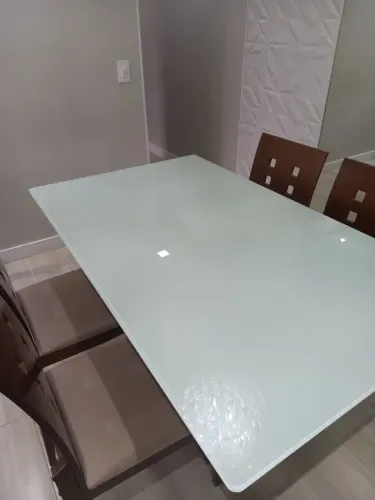 Mesa de Jantar de Vidro - Moderna e Elegante