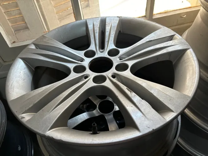 Roda BMW 320i aro 17 original unidade avulsa 