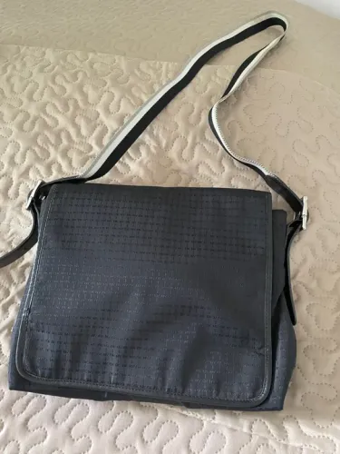 Bolsa preta média DKNY