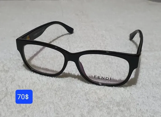 Armação de óculos da Fendi 