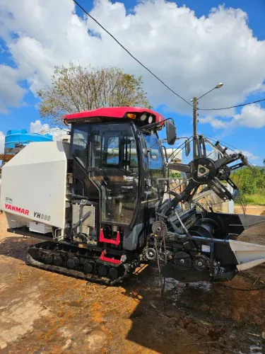 Colhedeira Yanmar YH880