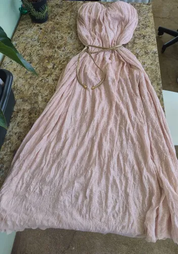 Vestido Longo Rosa com Cinto Dourado