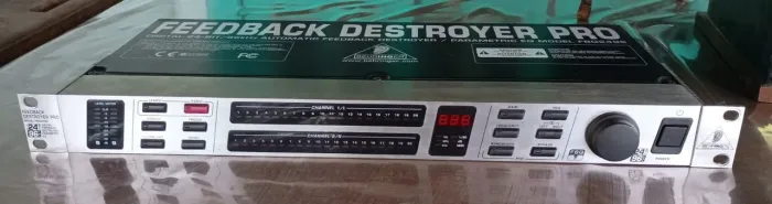 Feedback Destroyer Behringer FBQ2496