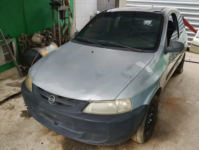 Chevrolet Celta - Para venda de peças. Com ar condicionado e direção hidráulica 
