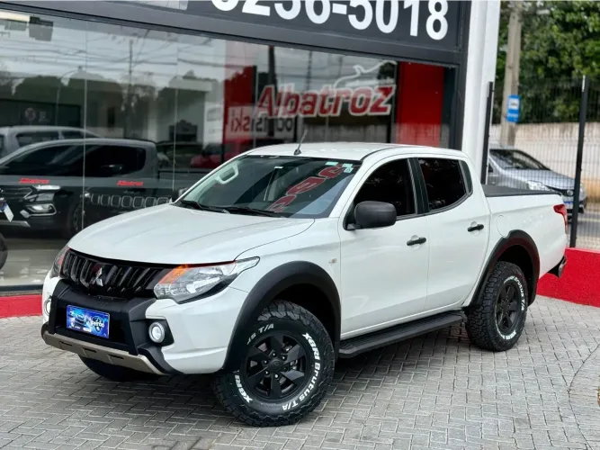 Mitsubishi L200 Tri. Outdo. GLS 2.4 CD 4X4 Die. AUT 2023