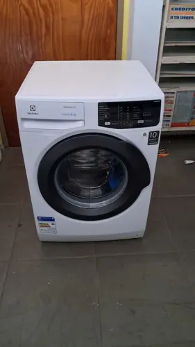 Máquina de Lavar Electrolux 11kg Seminova.