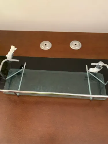 Porta shampoo de metal e vidro temperado 